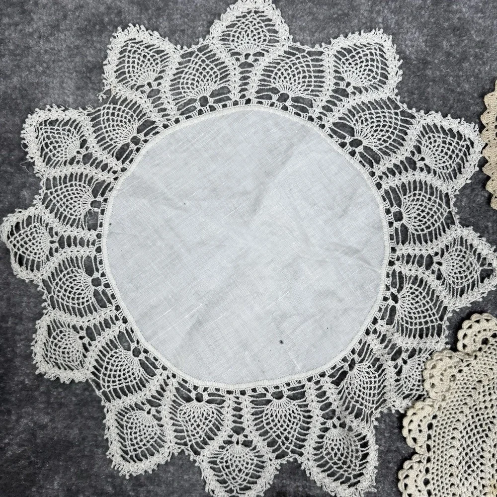 Vintage Lot Of 4 Doilies Round Bell‎ Crochet Delicate - Picture 2 of 12